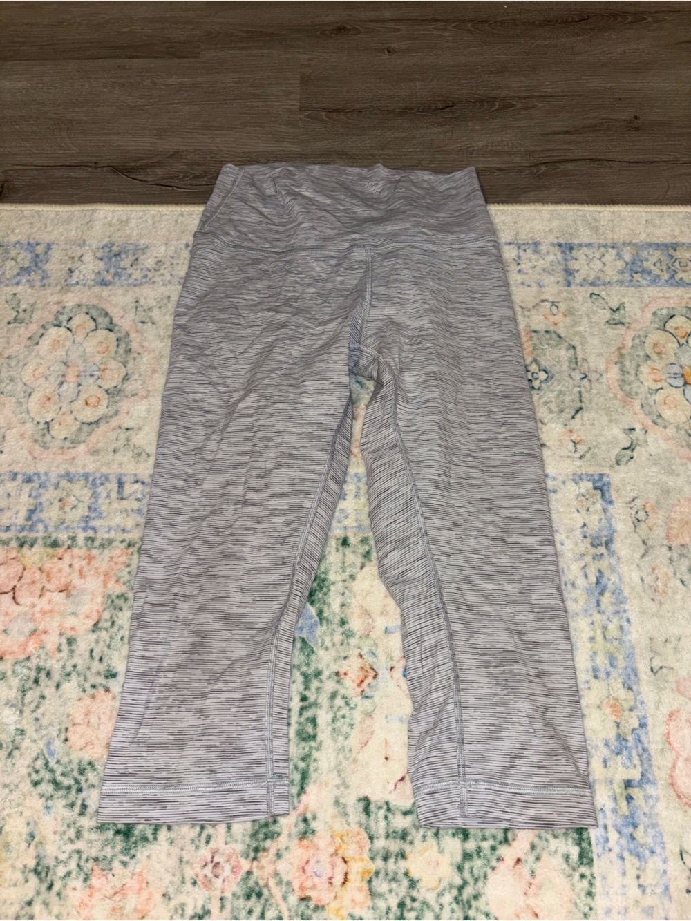 Women’s Lululemon cropped leggings